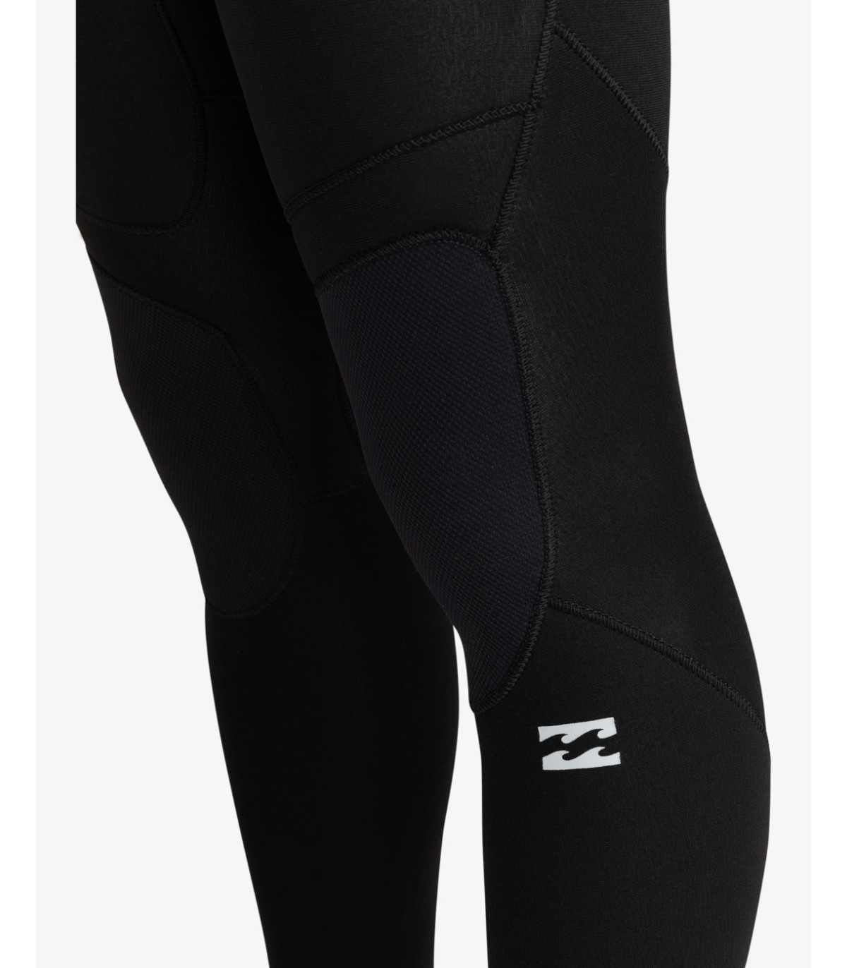 Detalle de la parte inferior de un traje de surf completo Billabong negro con refuerzo en la rodilla, panel de detalles del adjunto en WordPress