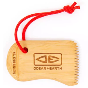 Peine de madera de bambú Ocean and Earth para aplicar y retirar cera de la tabla de surf con cordón rojo